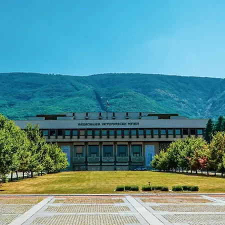 Apartment Aurora Oasis - Ac & Lift In Vibrant Downtown By Flat Mаnager *